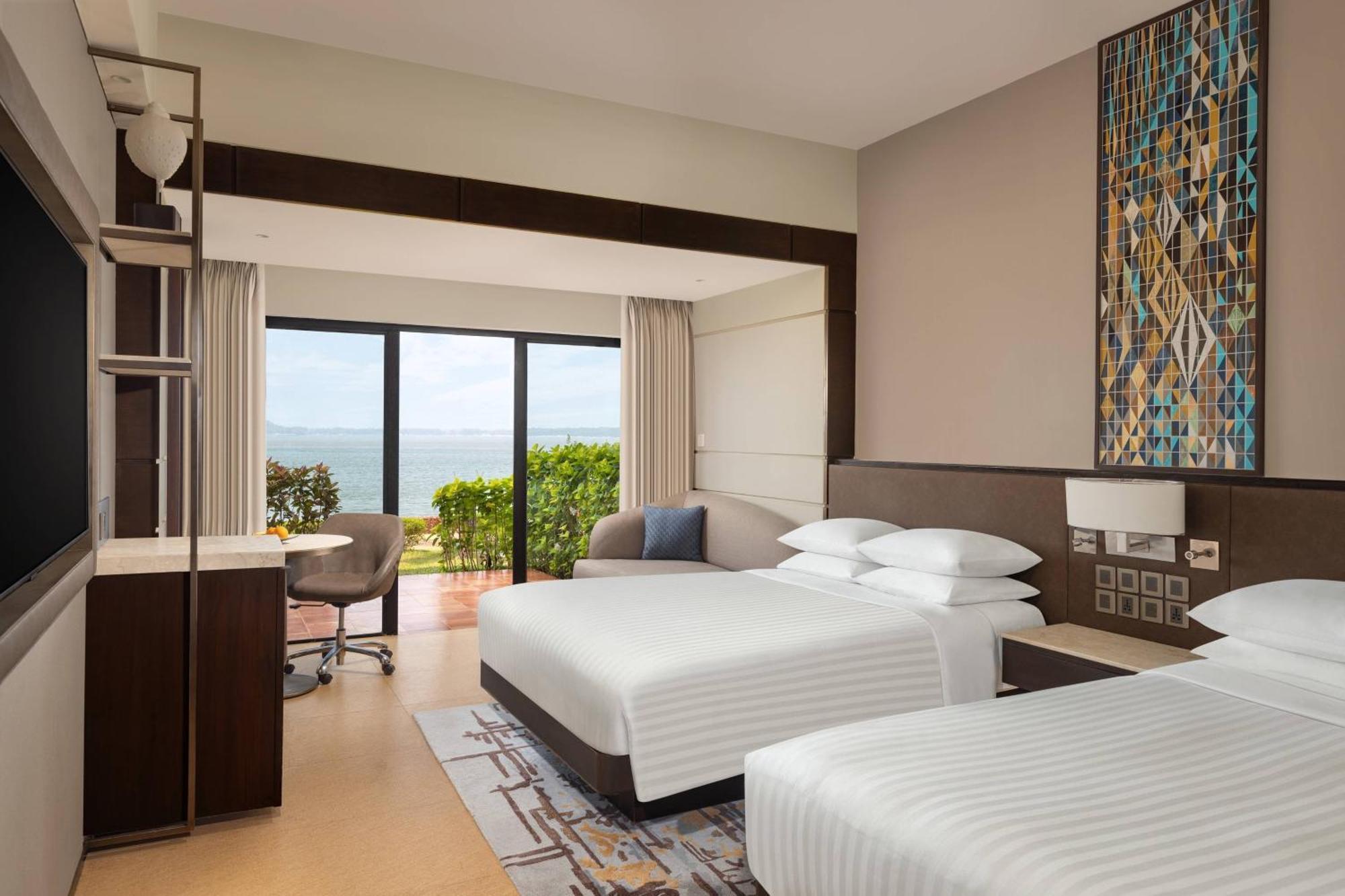 Queen Room Two Queen Beds Patio Bay View